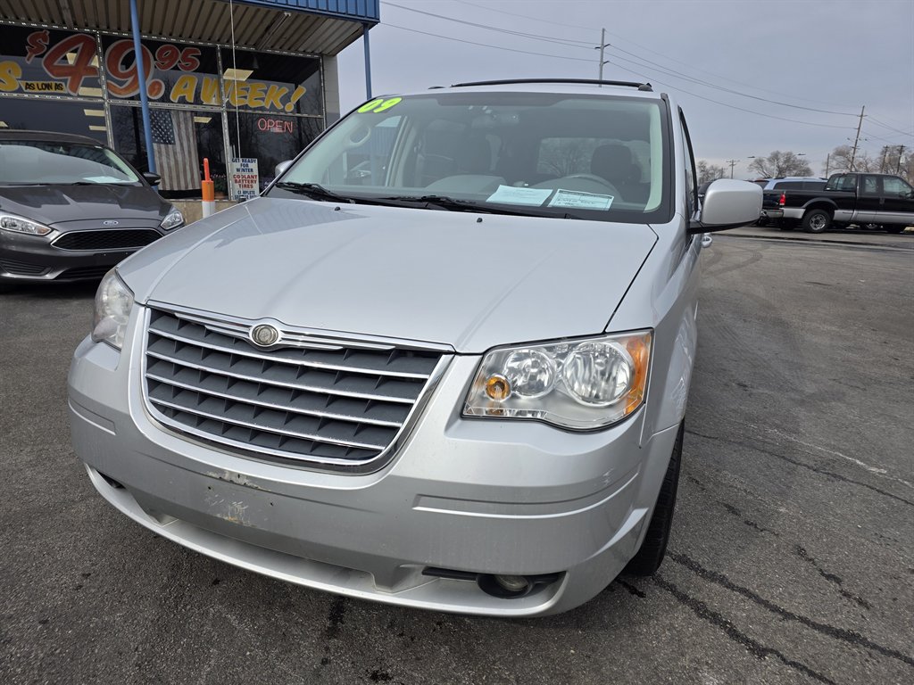 2009 Chrysler Town & Country Touring photo