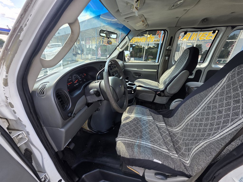 2006 Ford E-350 - $6,995