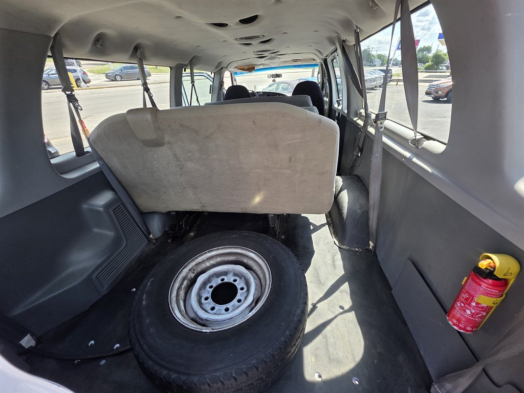 2006 Ford E-350 - $6,995
