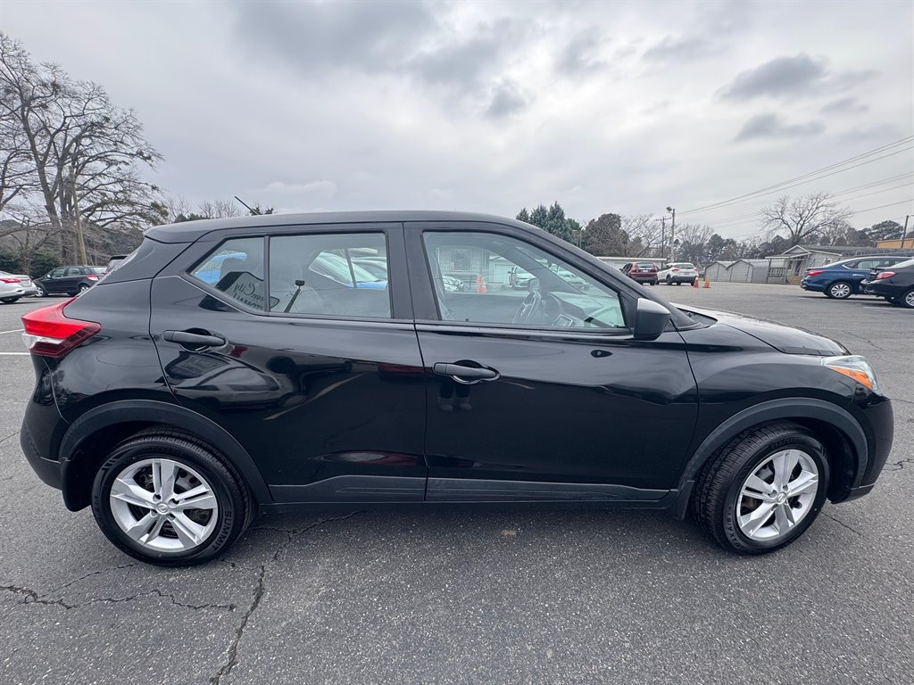 2020 Nissan Kicks - $10,600