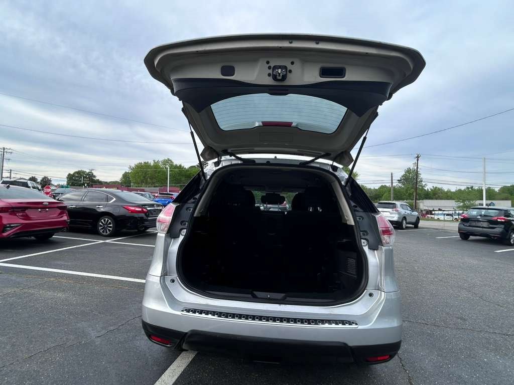 2015 Nissan Rogue - $9,900