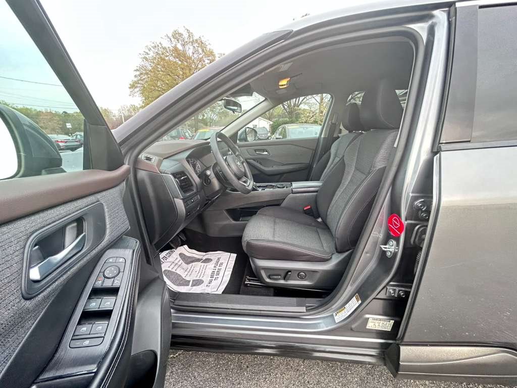 2021 Nissan Rogue - $18,300