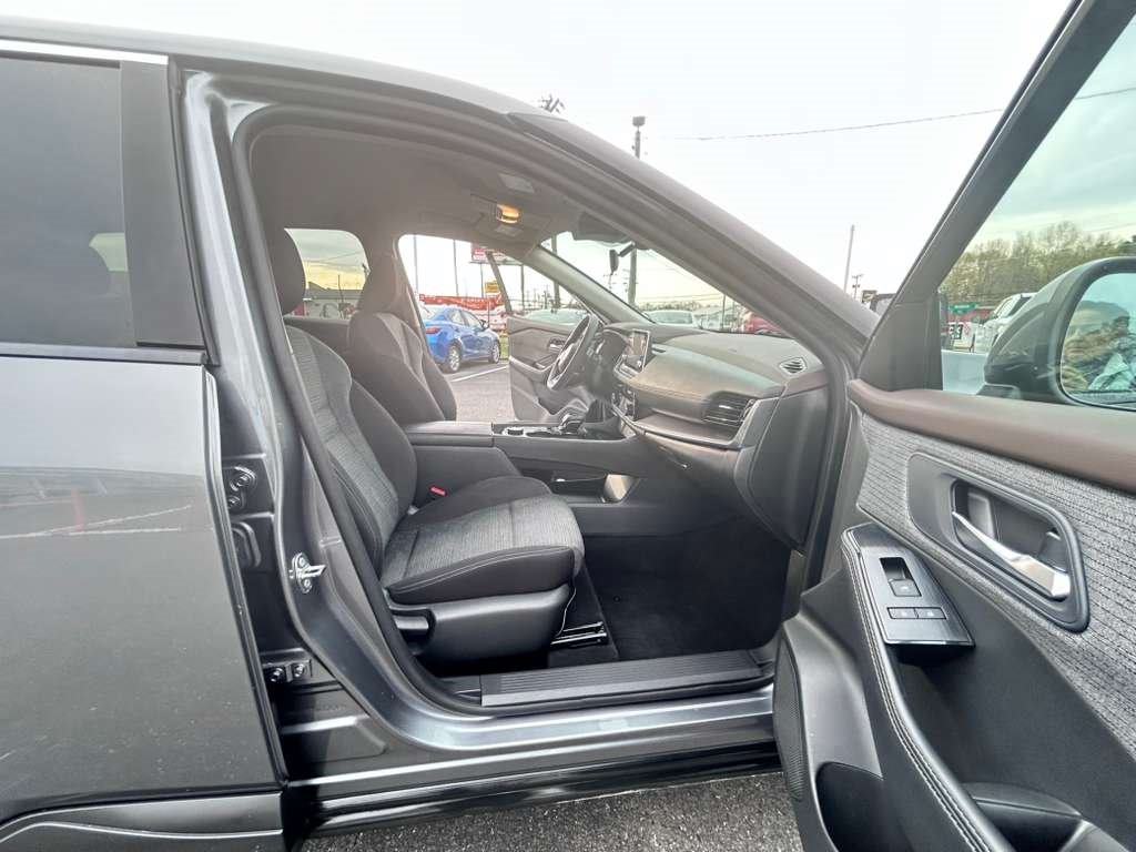 2021 Nissan Rogue - $18,300