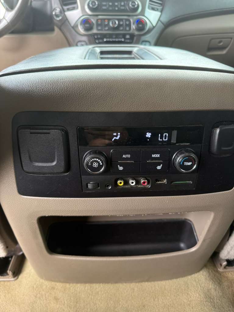 2016 Chevrolet Suburban - $21,900