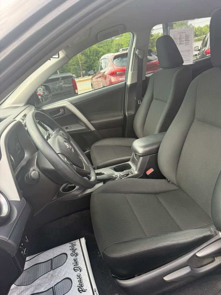 2016 Toyota RAV4 - $14,400