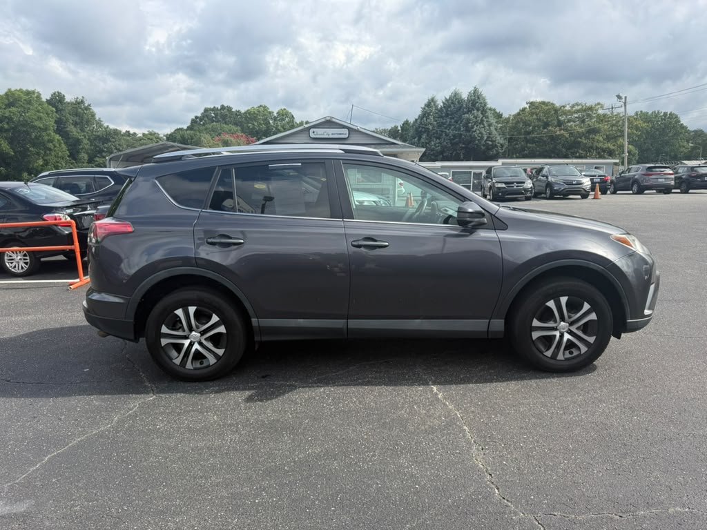 2016 Toyota RAV4 - $14,400