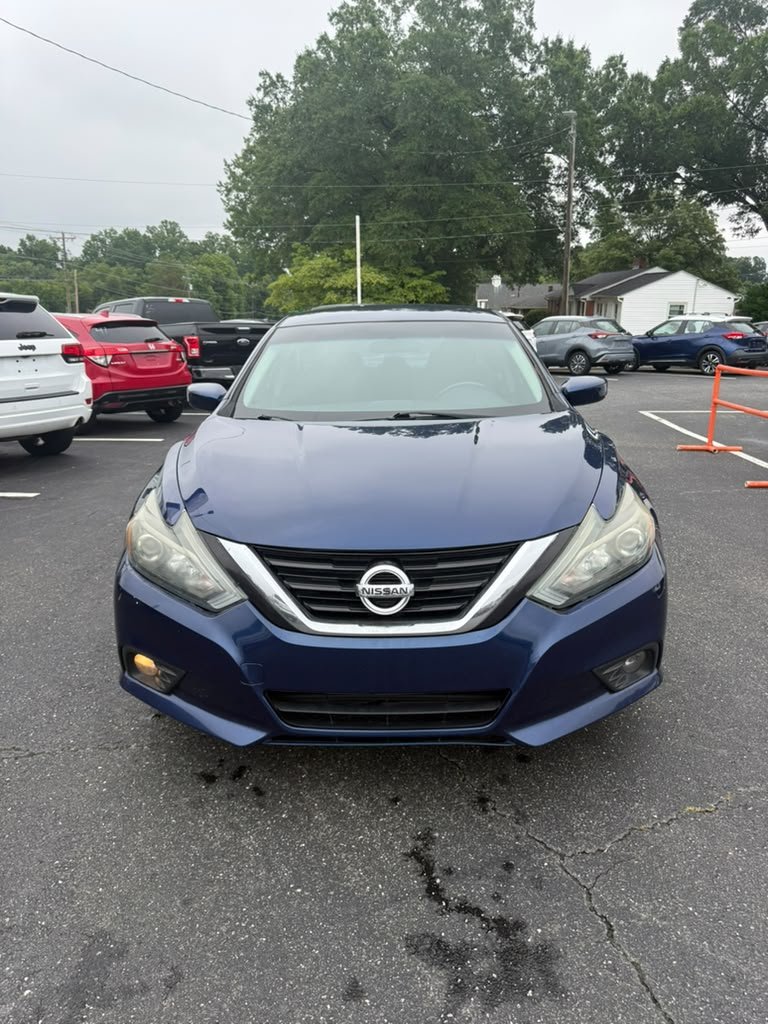 2017 Nissan Altima - $9,800