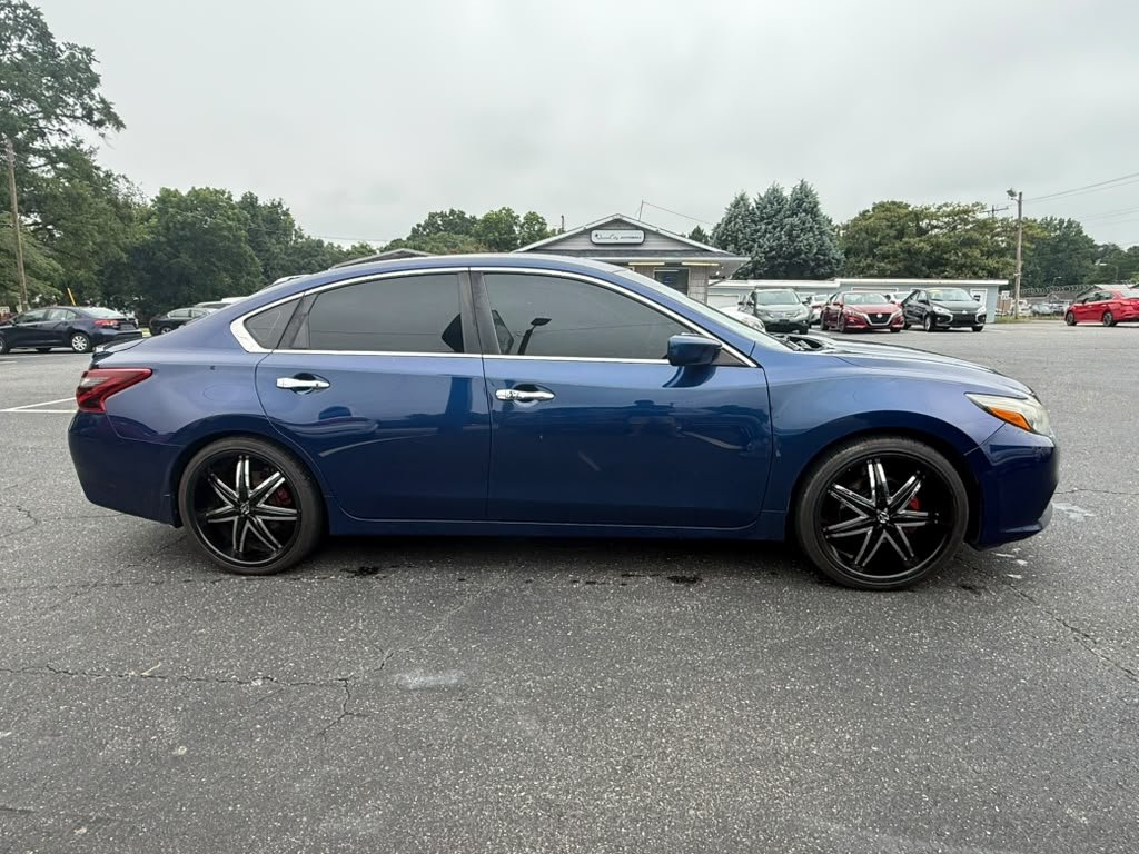 2017 Nissan Altima - $9,800