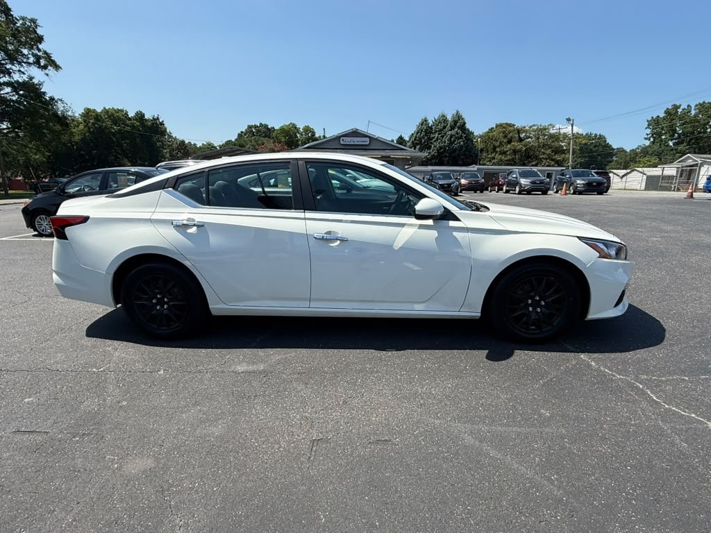 2020 Nissan Altima - $14,900