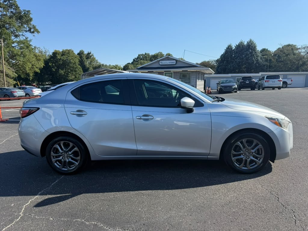 2019 Toyota Yaris - $13,300