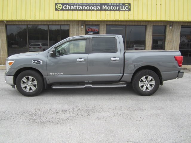 2017 Nissan Titan SV photo