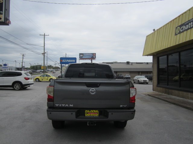 2017 Nissan Titan SV photo