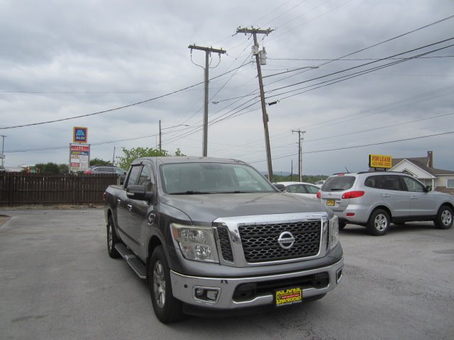 2017 Nissan Titan SV photo