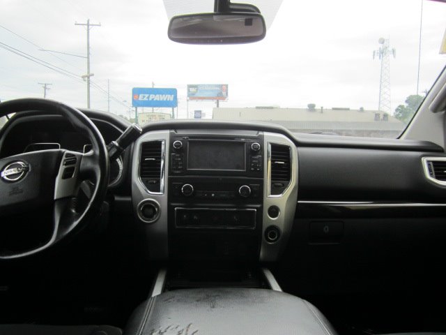2017 Nissan Titan SV photo