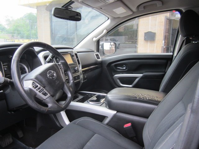 2017 Nissan Titan SV photo