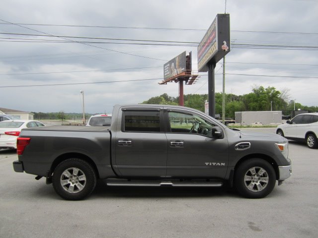 2017 Nissan Titan SV photo