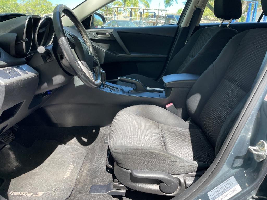 2013 Mazda Mazda3 i Touring photo