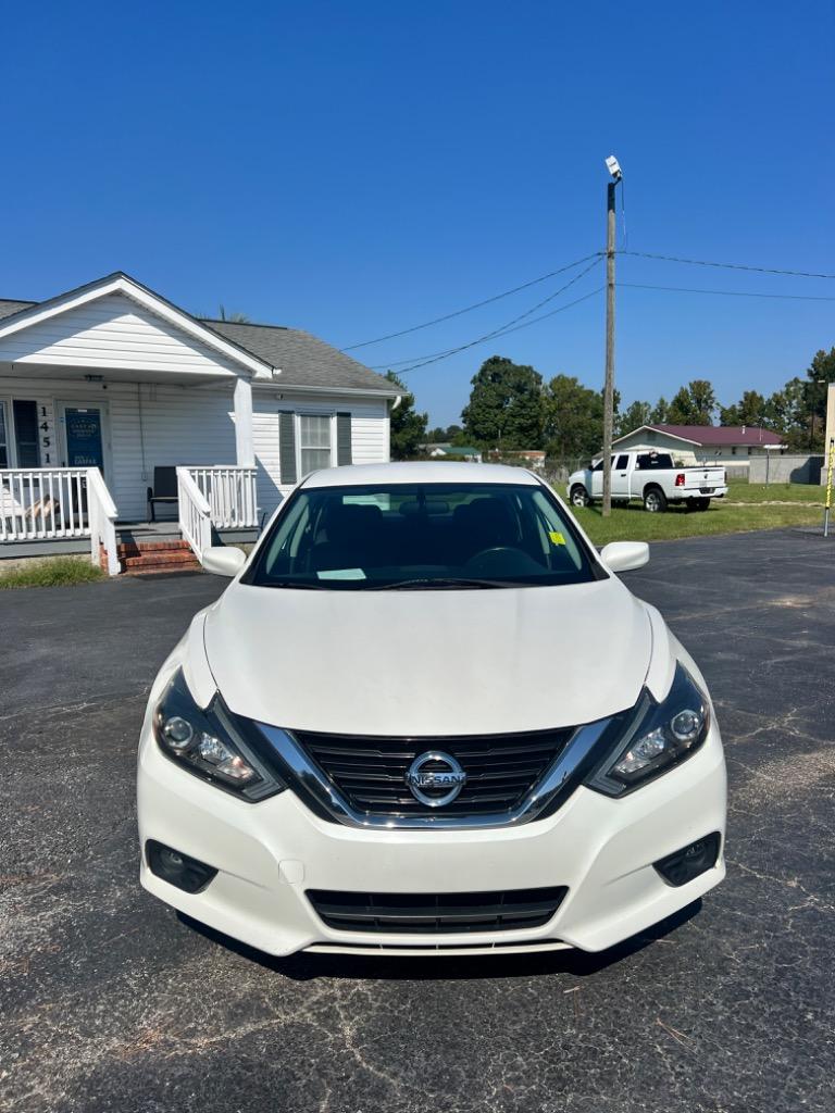 2017 Nissan Altima SR photo