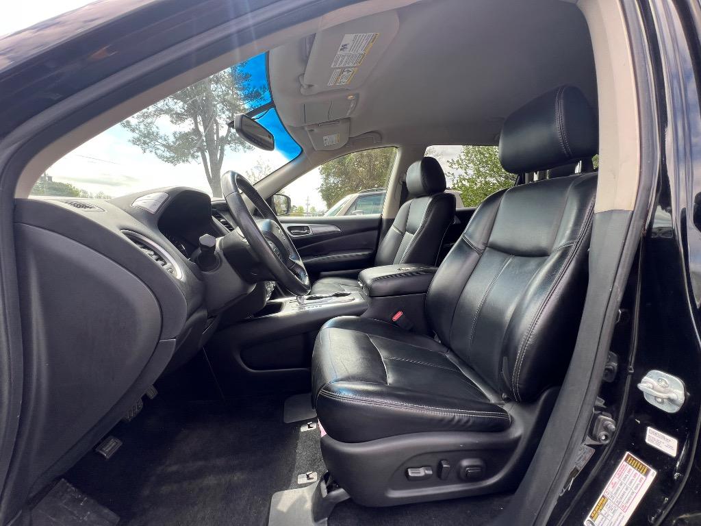 2017 Nissan Pathfinder SL photo
