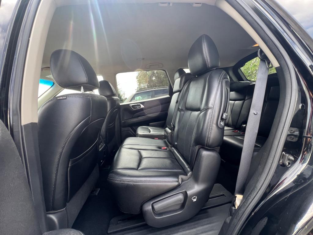 2017 Nissan Pathfinder SL photo