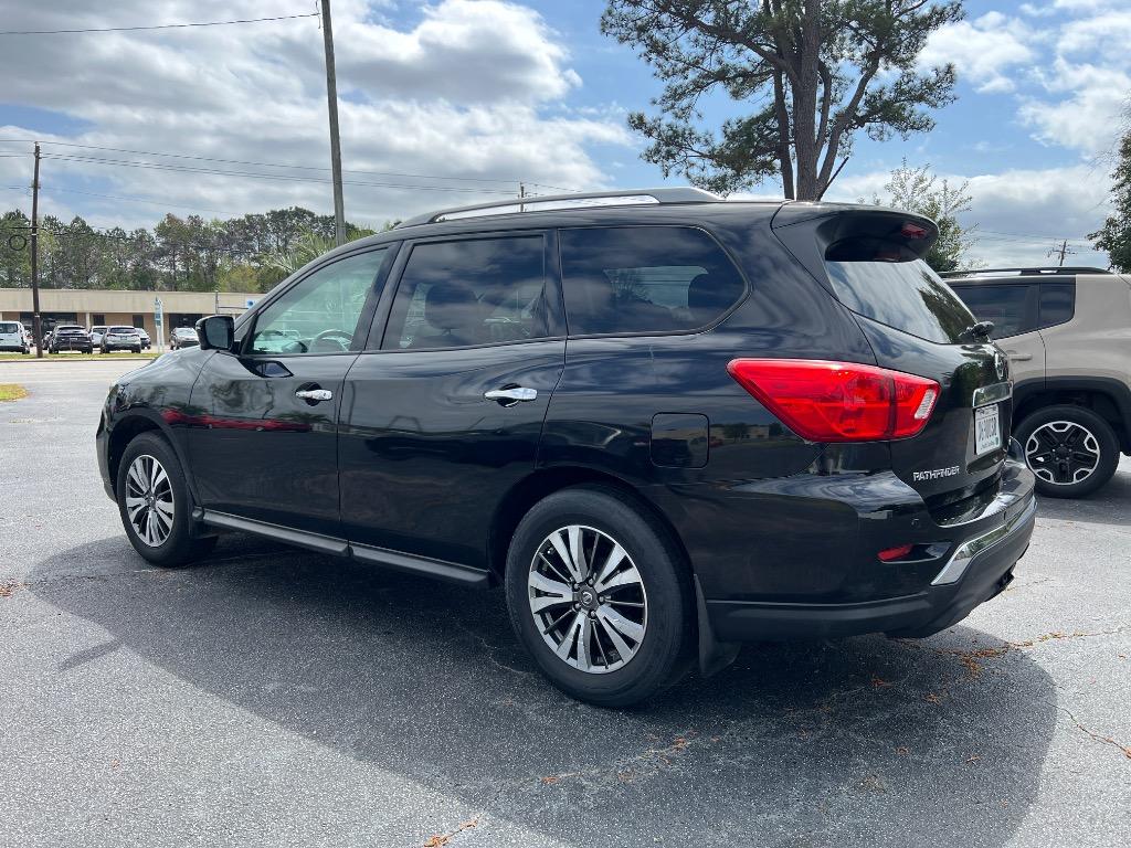 2017 Nissan Pathfinder SL photo