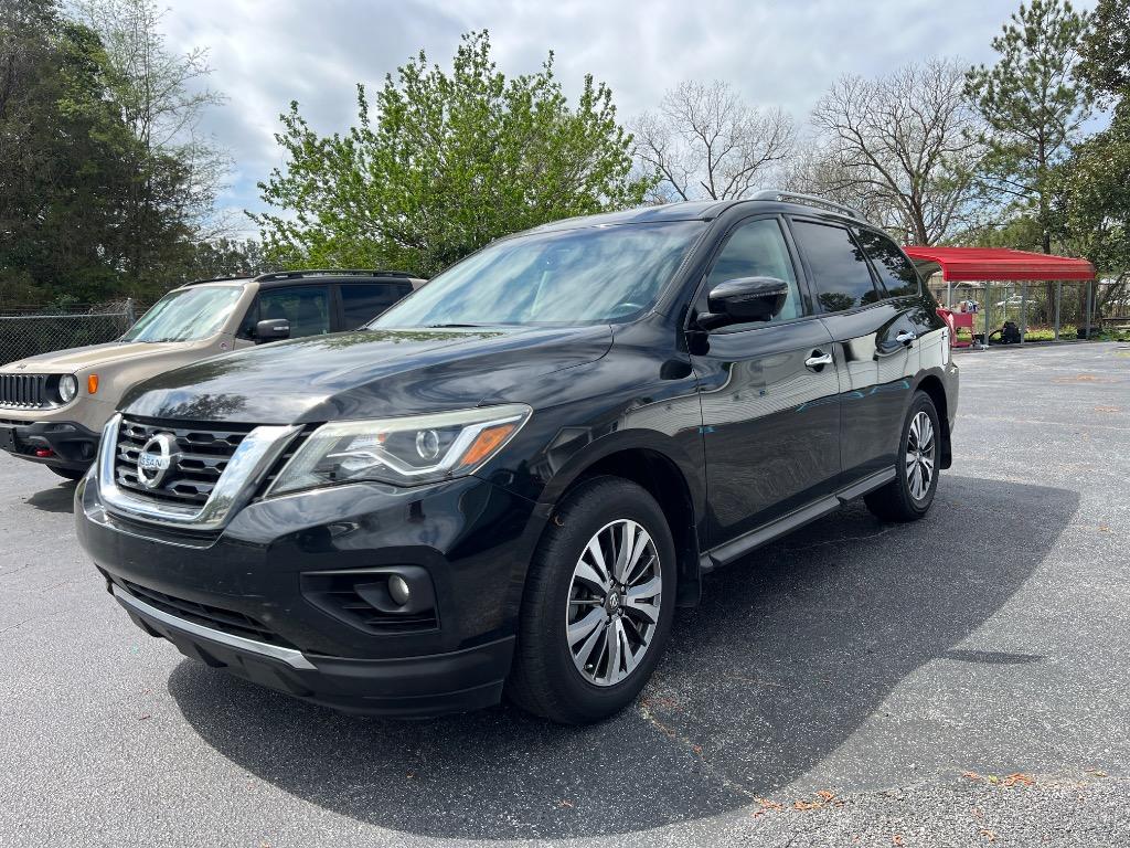 2017 Nissan Pathfinder SL photo