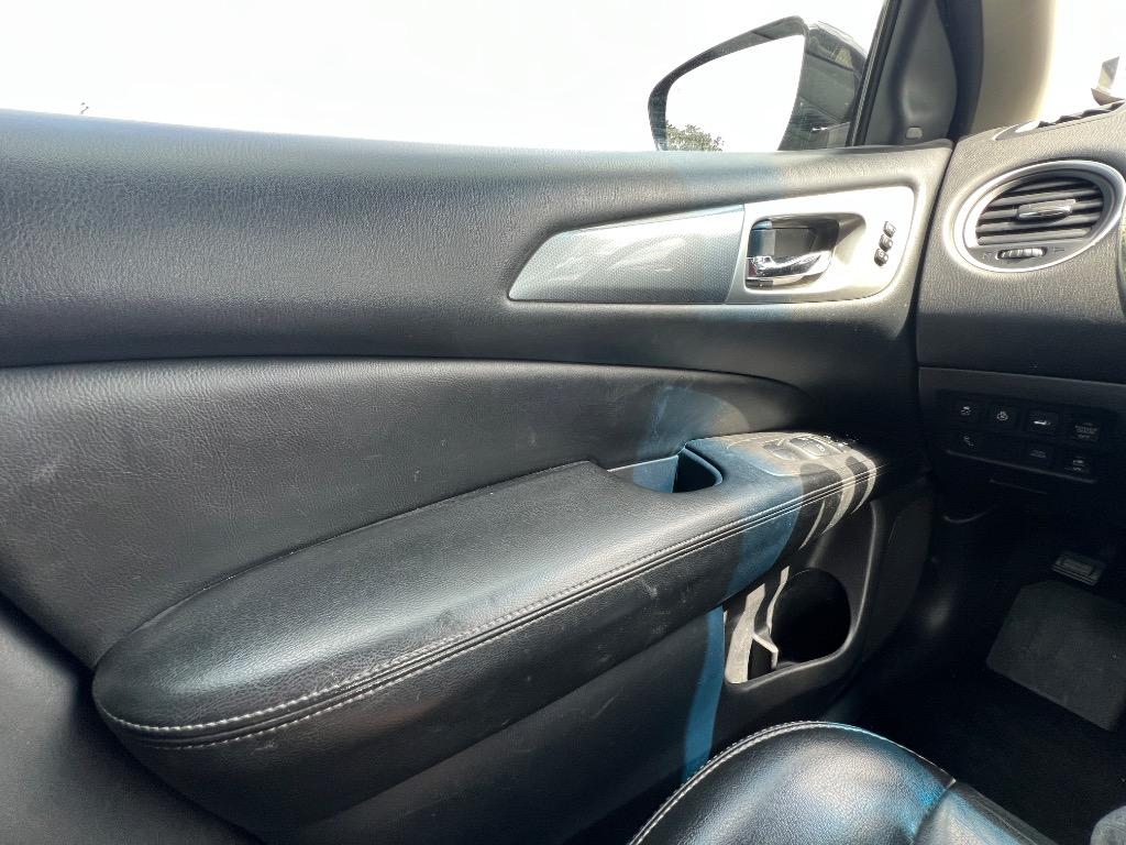 2017 Nissan Pathfinder SL photo