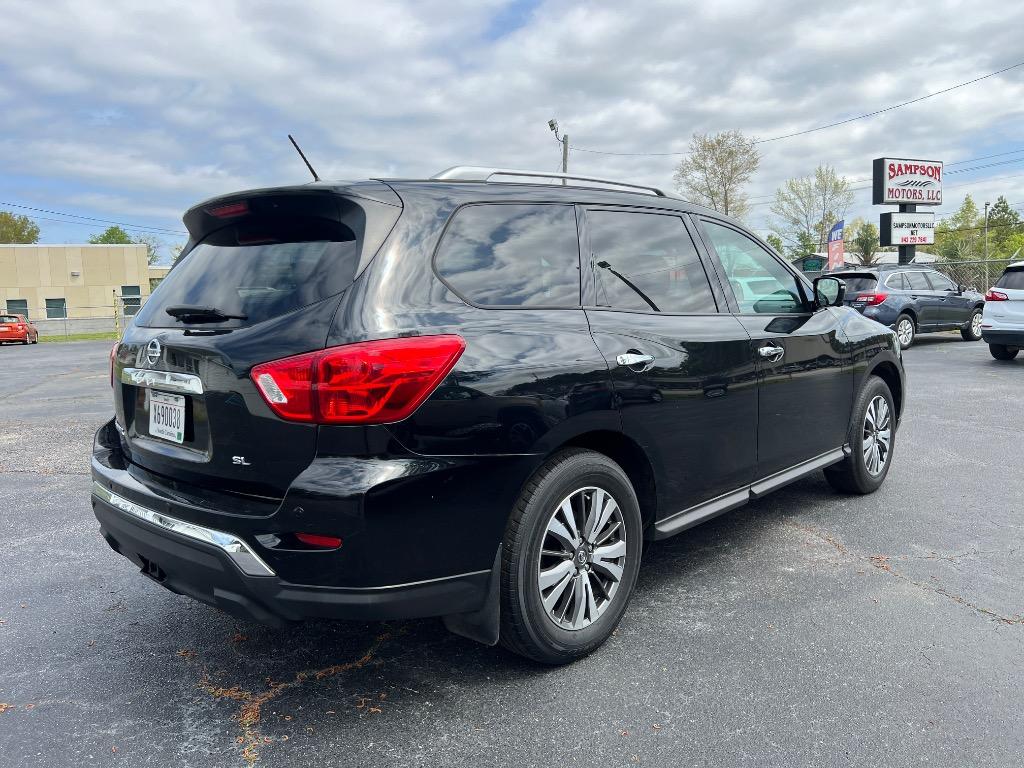 2017 Nissan Pathfinder SL photo