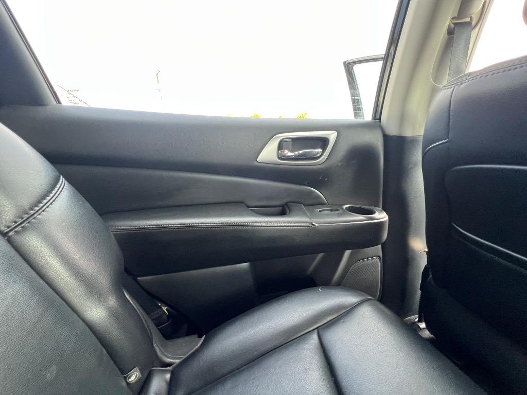 2017 Nissan Pathfinder SL photo