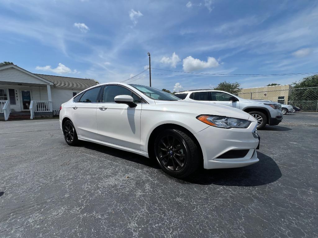 2017 Ford Fusion SE photo