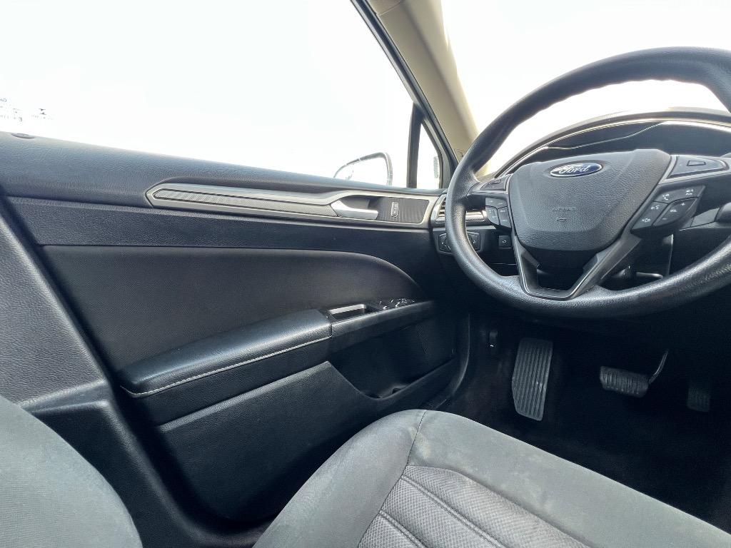 2017 Ford Fusion SE photo