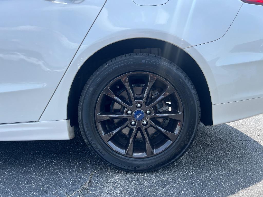 2017 Ford Fusion SE photo