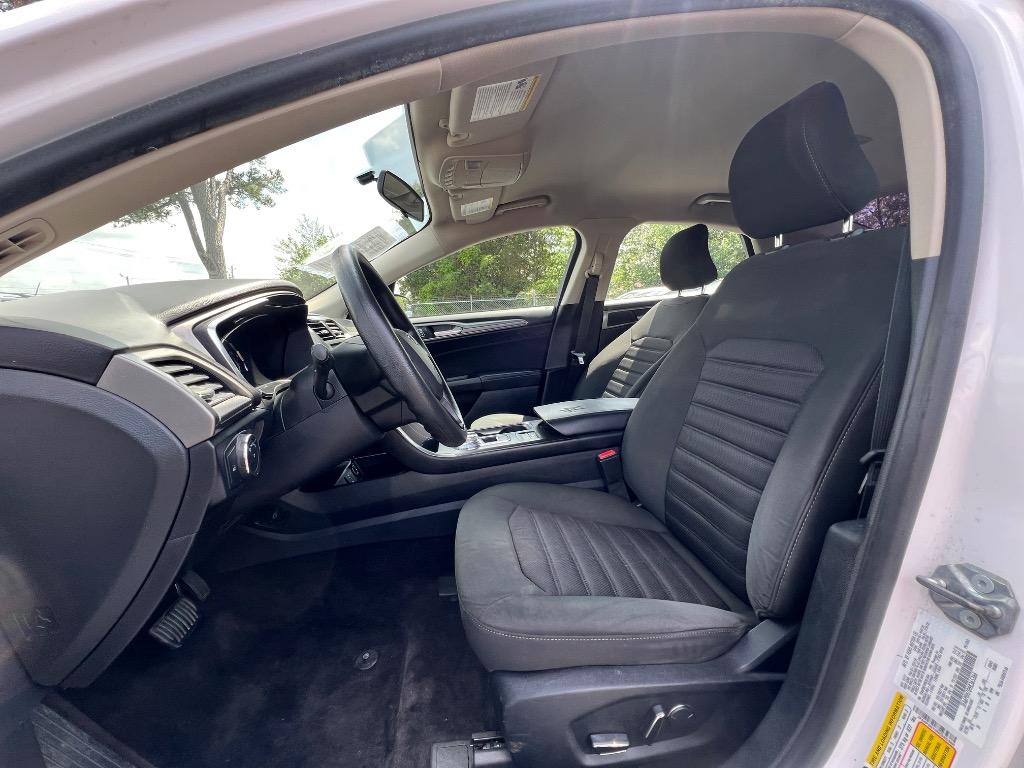 2017 Ford Fusion SE photo