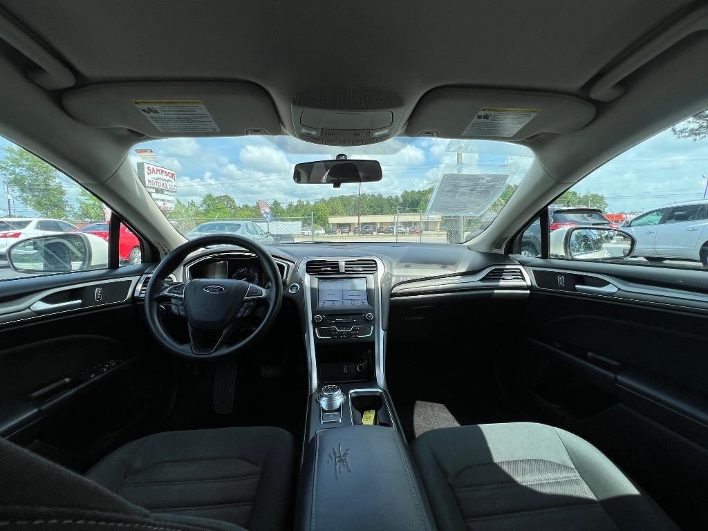2017 Ford Fusion SE photo