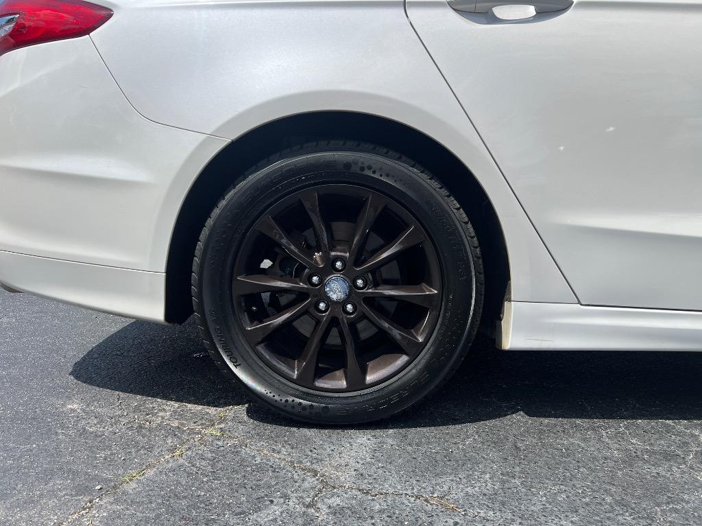 2017 Ford Fusion SE photo