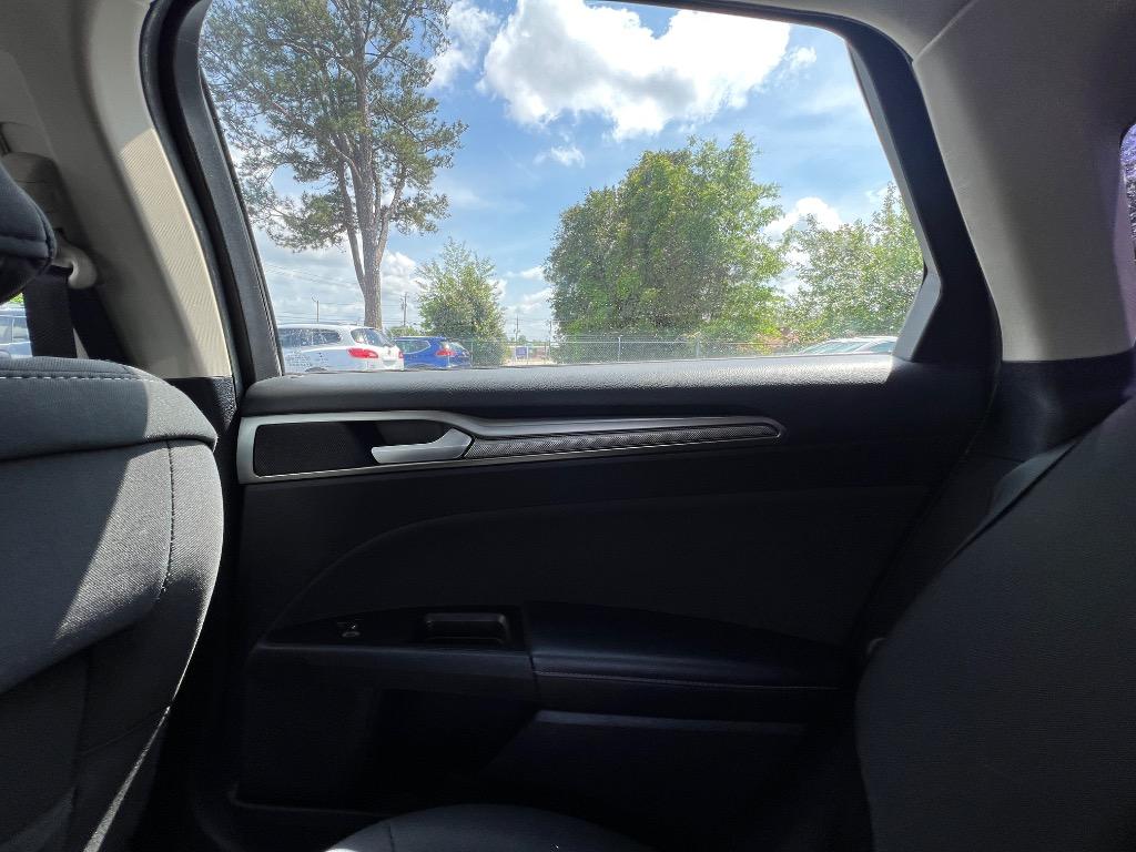 2017 Ford Fusion SE photo