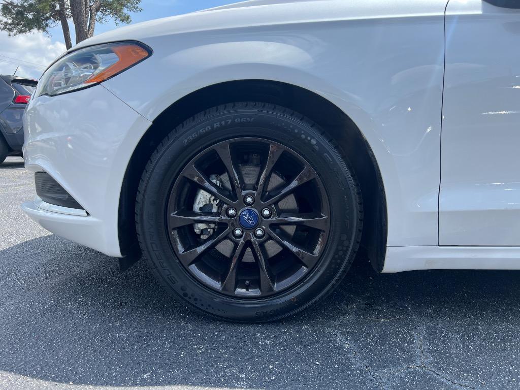 2017 Ford Fusion SE photo