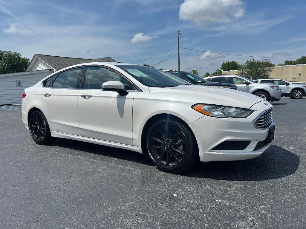 2017 Ford Fusion SE photo