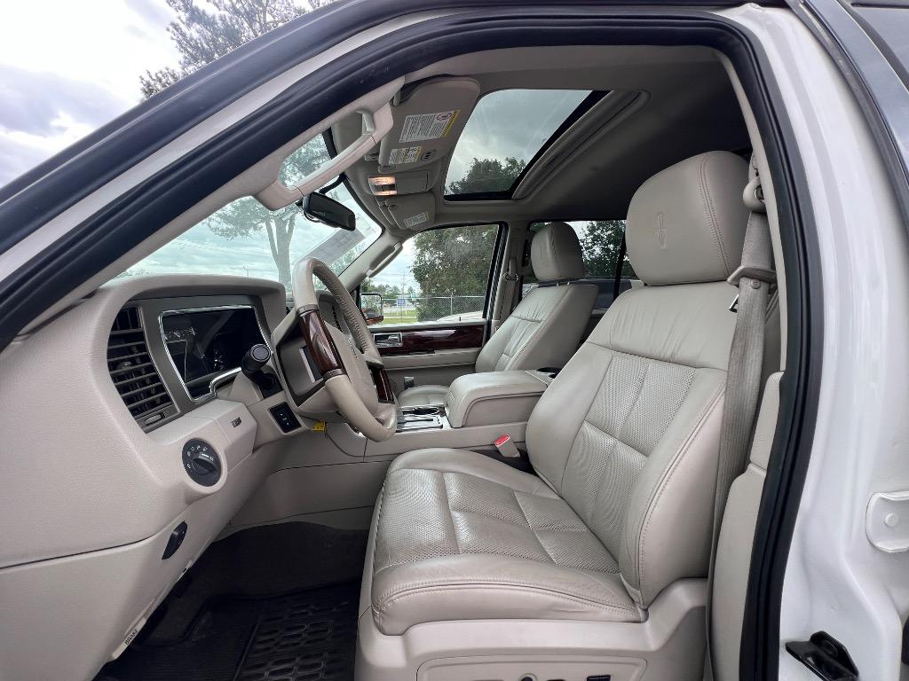 2014 Lincoln Navigator photo
