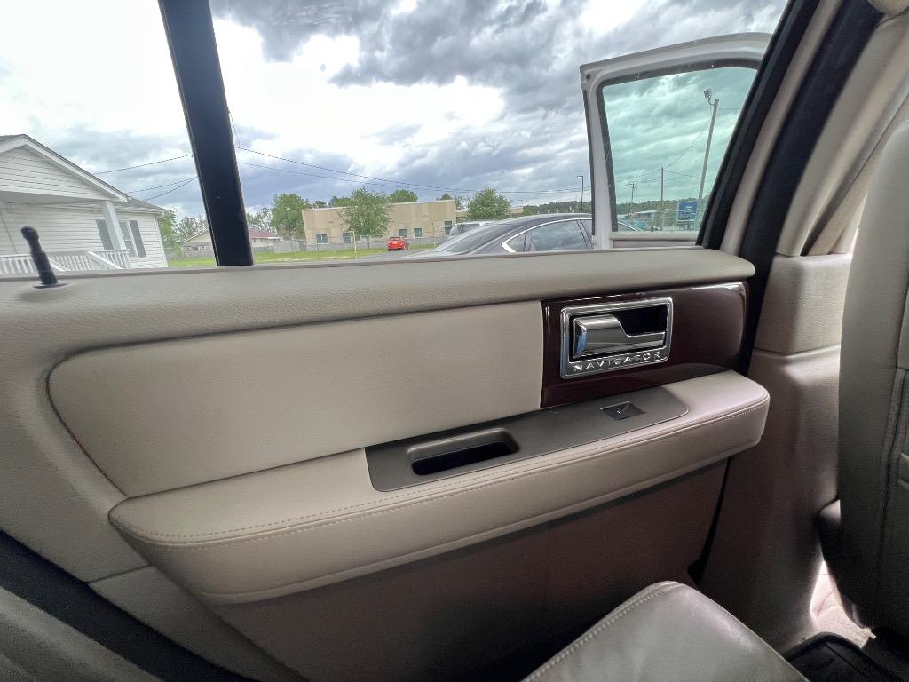 2014 Lincoln Navigator photo