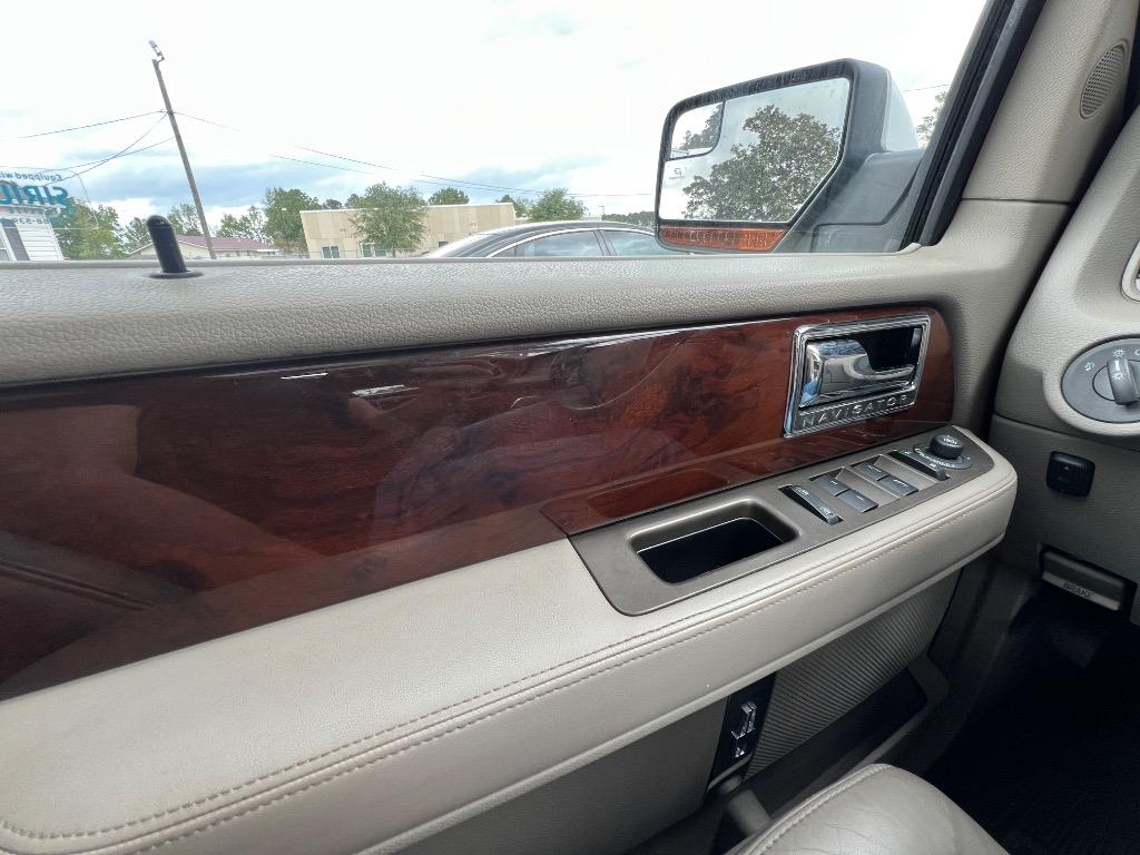 2014 Lincoln Navigator photo