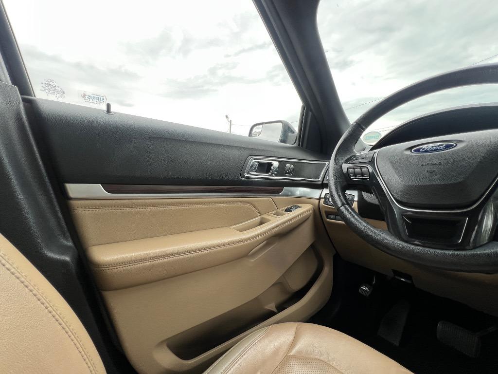 2017 Ford Explorer Limited photo