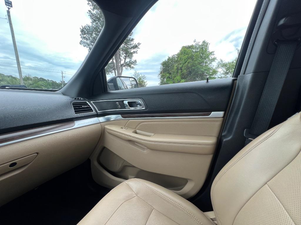 2017 Ford Explorer Limited photo