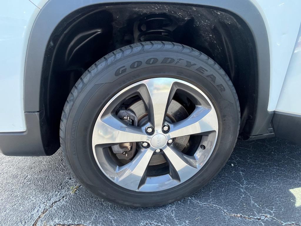 2019 Jeep Cherokee - $17,995