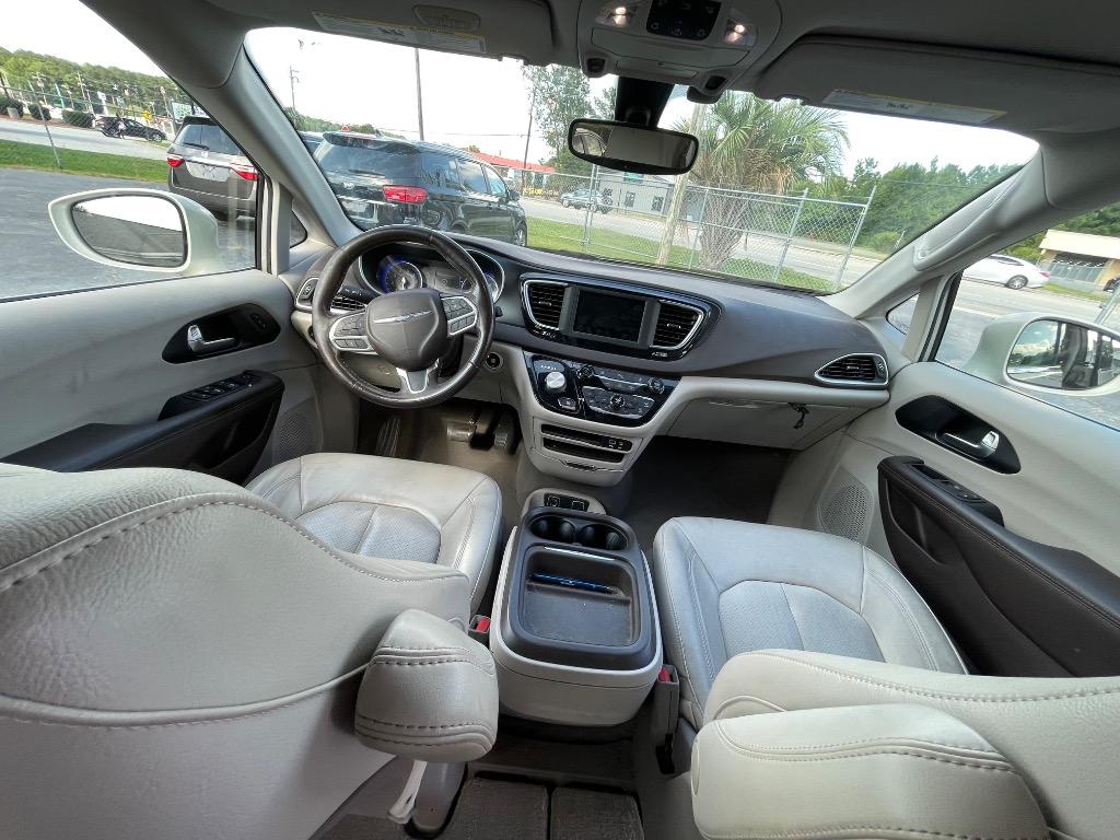 2020 Chrysler Pacifica - $16,995