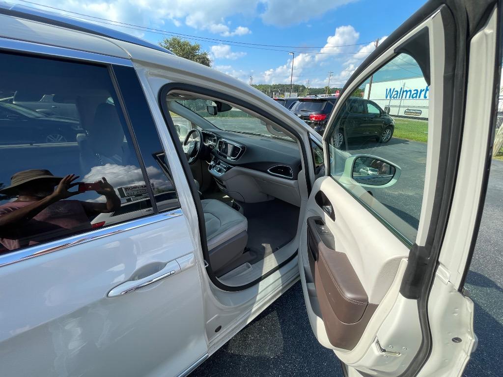 2020 Chrysler Pacifica - $16,995
