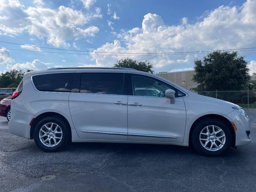2020 Chrysler Pacifica - $16,995