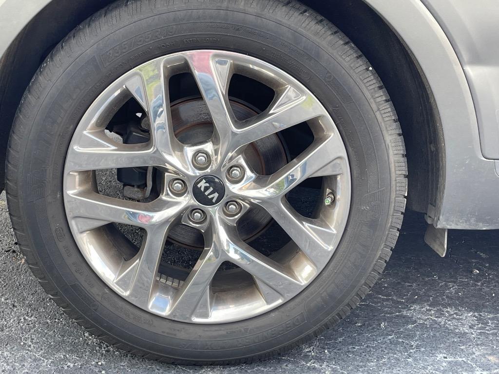 2019 Kia Sorento - $14,995
