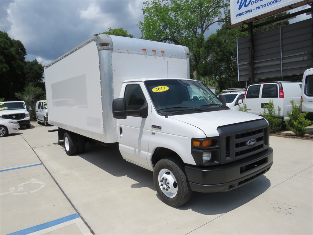 2017 Ford E-350
