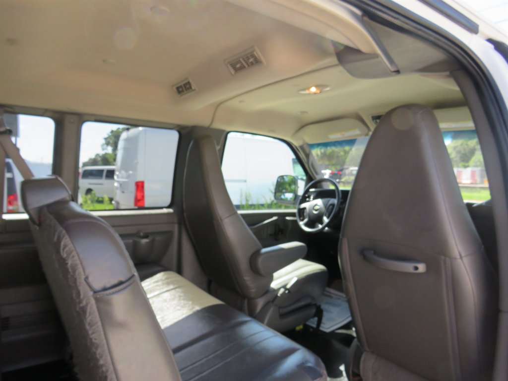 2022 Chevrolet Express Passenger LS photo 11